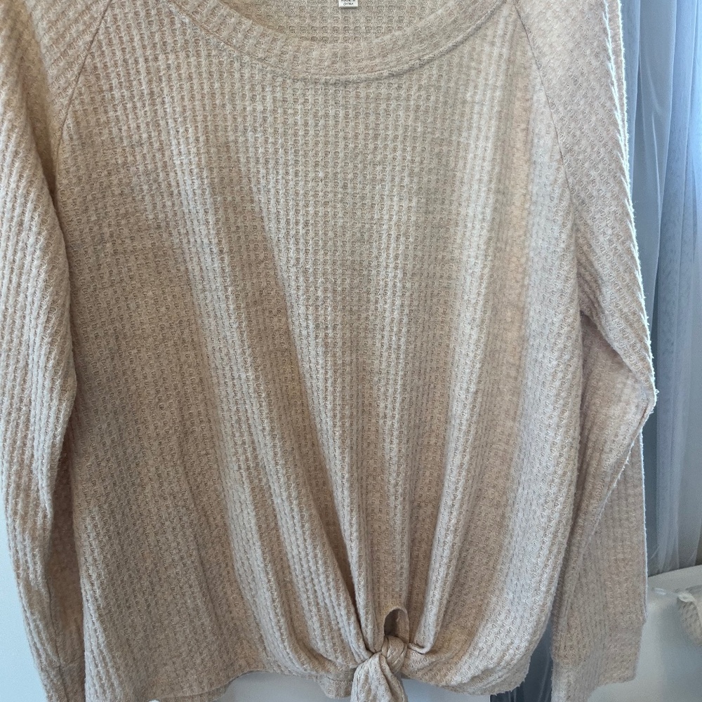 Women’s Large Nine Britton Bottom Knot Waffle Top Oatmeal Color, long-sleeved